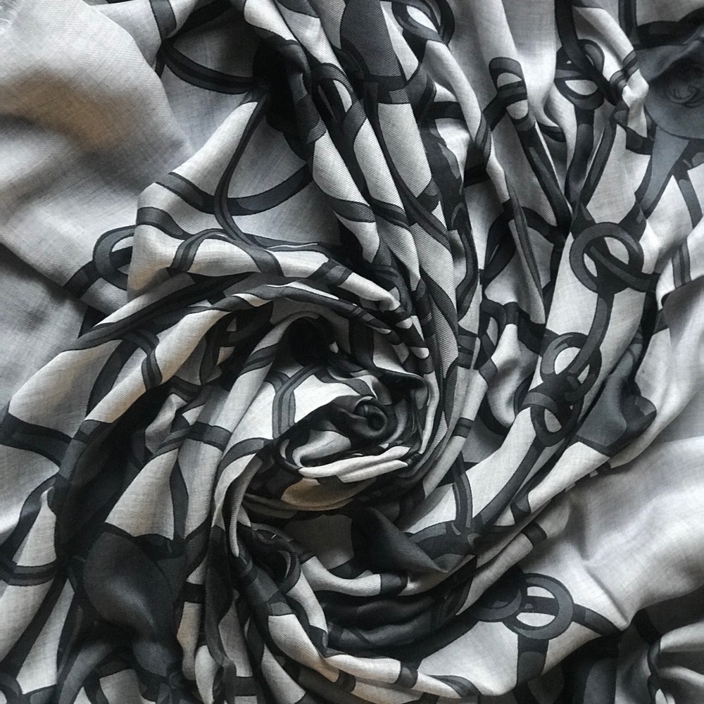 GUCCI modal Scarf/wrap - Picture 4 of 12